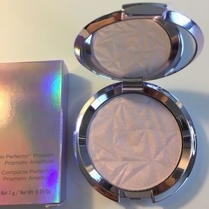100% Auth Becca highlighter in Prismatic Amethyst